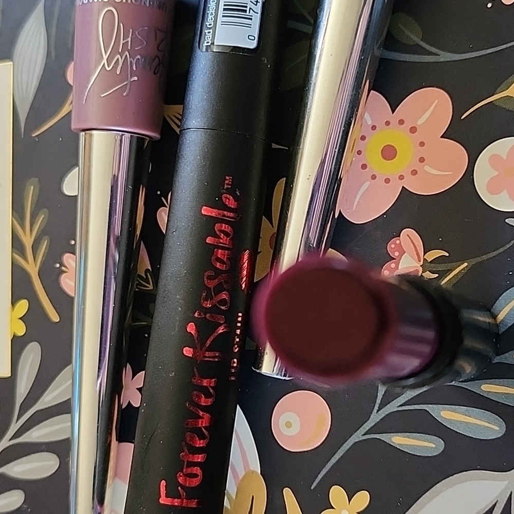 Bundle Of Makeup - Picture 5 of 9